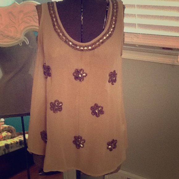 🎀SOLD🎀Taupe Romeo and Juliet top with gems - Picture 1 of 3