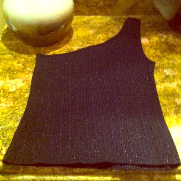 VERA Asymmetrical black top