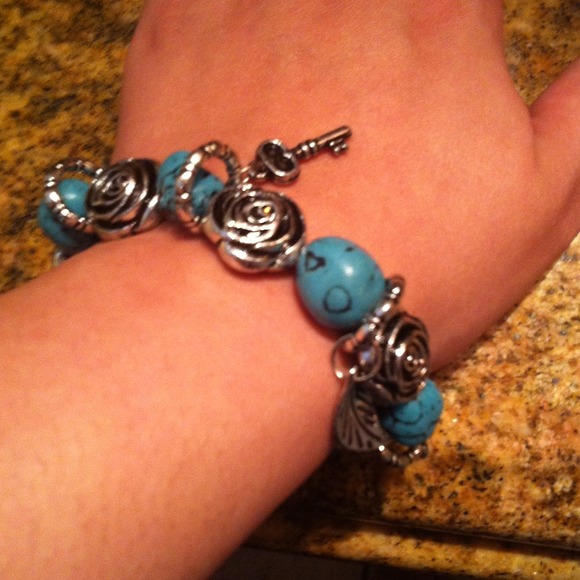 Turquoise bracket with charms - Picture 3 of 3