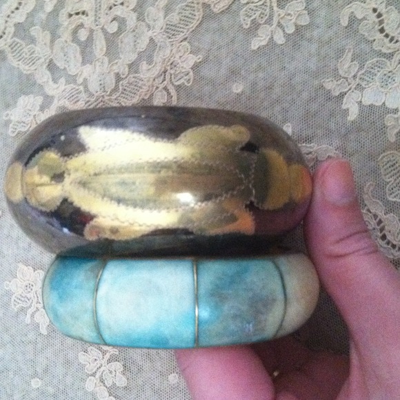Sold****Vintage bangles - Picture 2 of 3