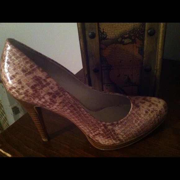 Anne Klein size 6 NEVER worn