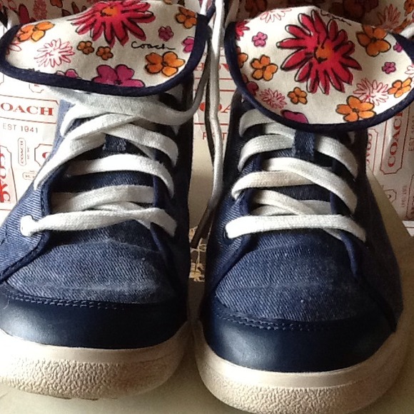 🚫Reserved for @doxmomkaren🚫DENIM COACH SHOES💫💫