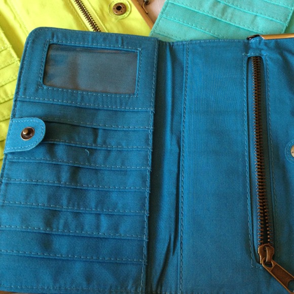 CLOSING SALE Deena & Ozzy Wallet/Clutch-Blue - Picture 3 of 4