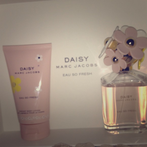 Marc Jacobs Daisy fresh 3.4 oz & lotion