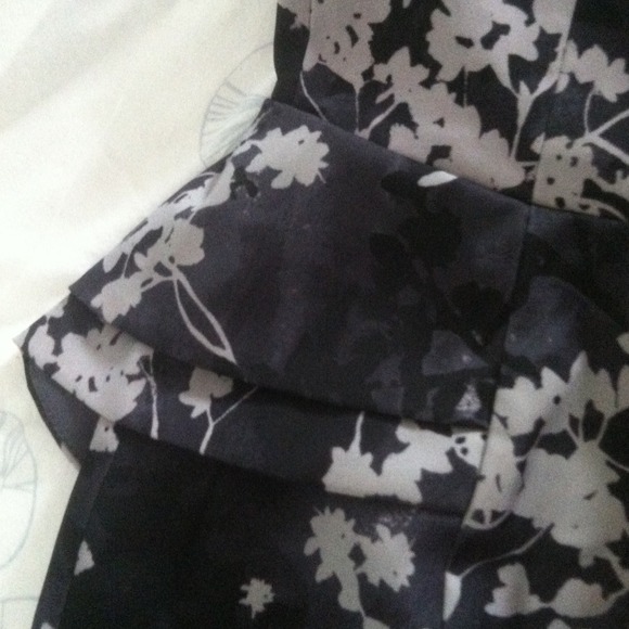 💰bundle only💰Formal Floral Peplum Dress - Picture 4 of 4