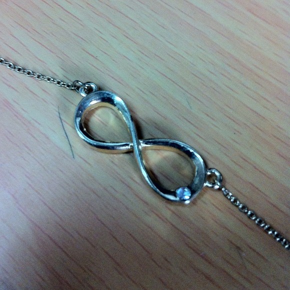 🎉🎈Infinity charm necklace with rhinestone accent - Picture 2 of 2