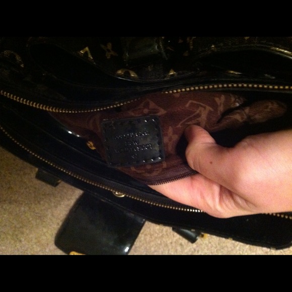 Big black purse. - Picture 2 of 3