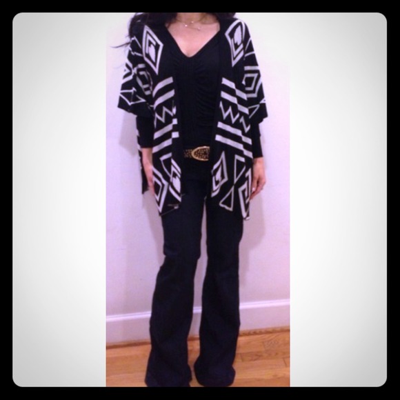 Jackets & Blazers - Stunning open knit cardigan Aztec new very chic
