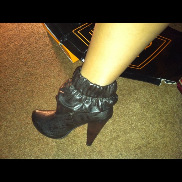 Super cute Dollhouse boots