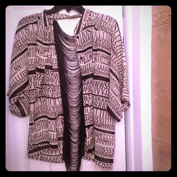 SOLD😍😍😍New black & white letters print