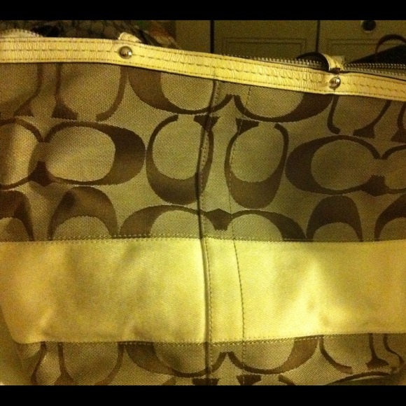 Authentic coach - Picture 1 of 4