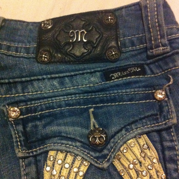 **SOLD** Miss Me ANGEL WING Jeans - Picture 2 of 3