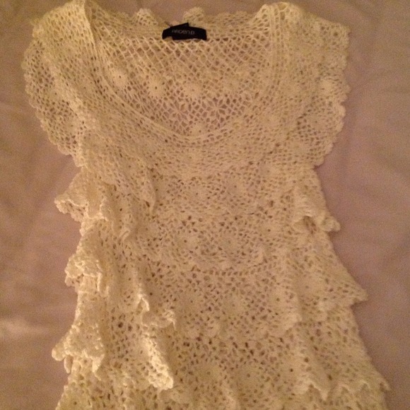 Beautiful sweater with great detailing.💜reduced💜