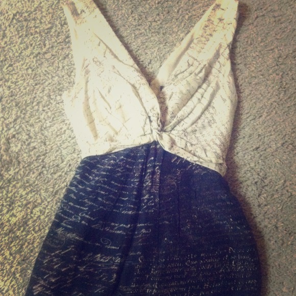 💋BCBGMaxAzria Silk Top XS😍😍