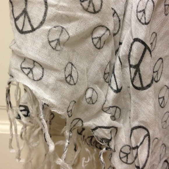🎁Bundled ❤️Peace sign scarf - Picture 2 of 2