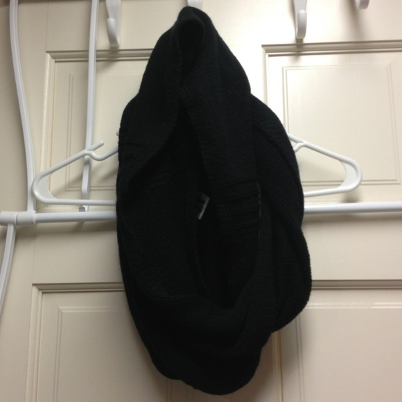 🌟Reserved for Lex🌟Black hooded infinity scarf