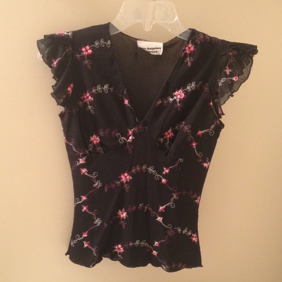 🚫sold🚫Black shirt with Rose stitching