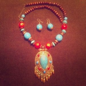 Beautiful earring and necklace set