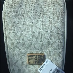 💥SOLD💥AUTHENTIC MICHAEL KORS LOGO KINDLE CASE