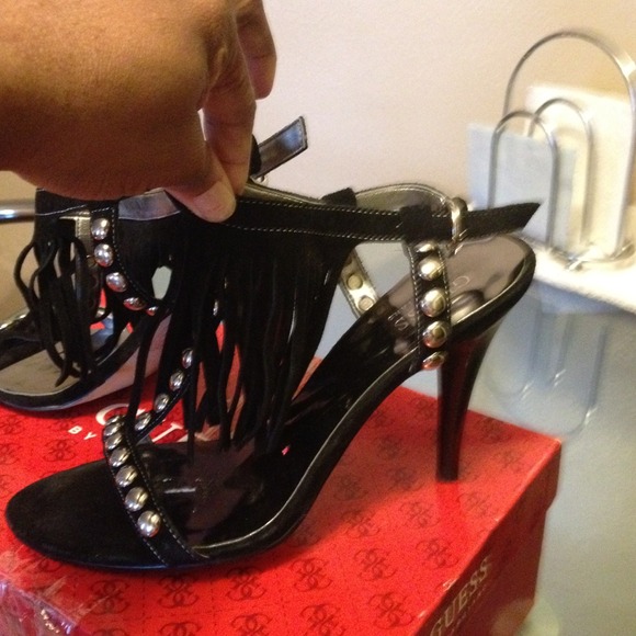 Guess black suede fringed sandal w/ 4" heel