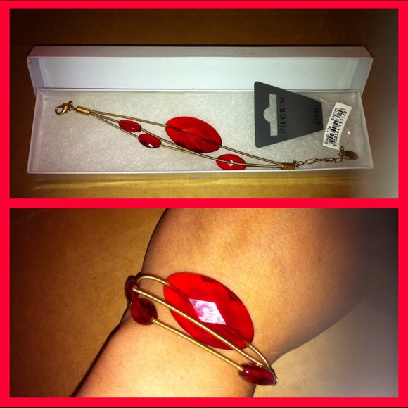 New Gold tone Redstone Pilgrim Bracelet.