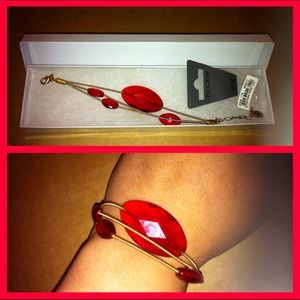 New Gold tone Redstone Pilgrim Bracelet.