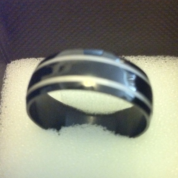 REDUCED Mens Blk & Stainless Steel Wedding Band10