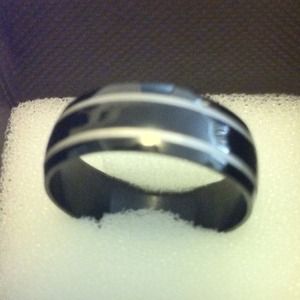 REDUCED Mens Blk & Stainless Steel Wedding Band10