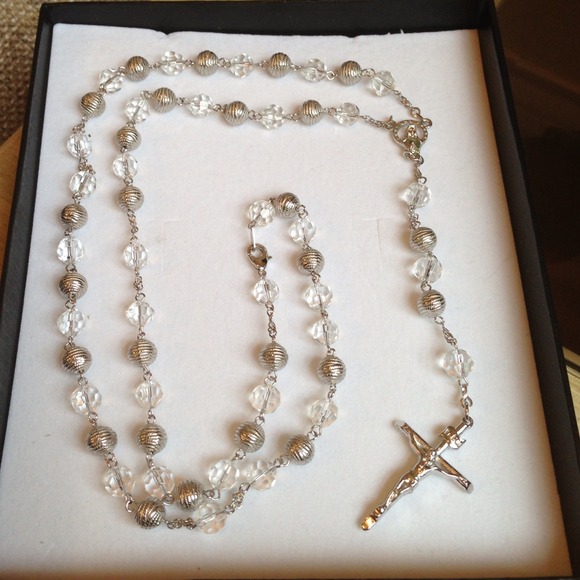 ❌SOLD❌ in bundle🔴Rosary Necklace