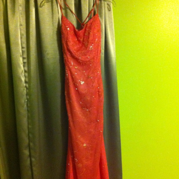 Formal dress. Pink.