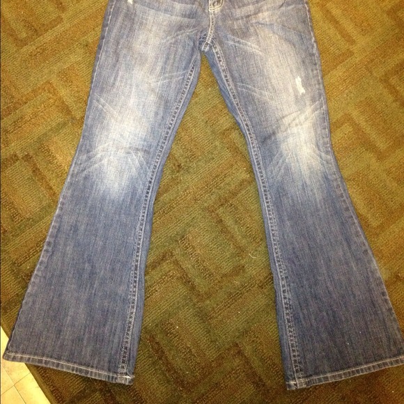 Vanity Distressed Jeans - Picture 2 of 4