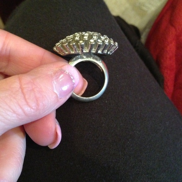 New rhinestone ring - Picture 3 of 4