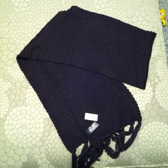 Brand new with tags black scarf - Picture 1 of 3