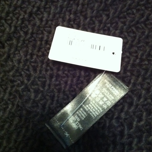 Brand new with tags black scarf - Picture 2 of 3