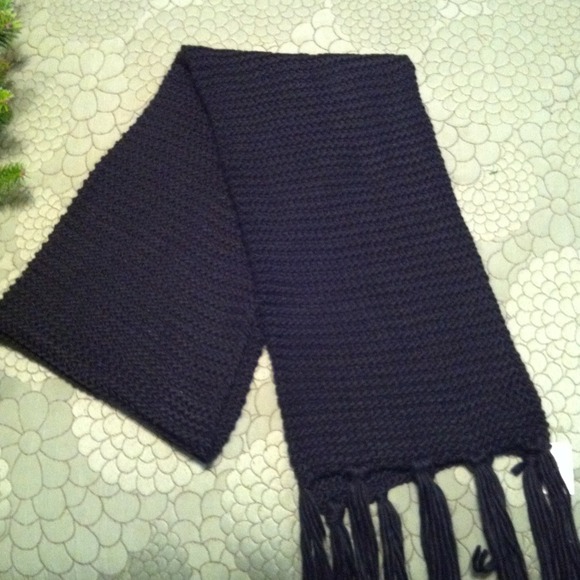 Brand new with tags black scarf - Picture 3 of 3