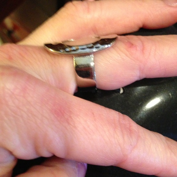 New silver ring - Picture 2 of 4