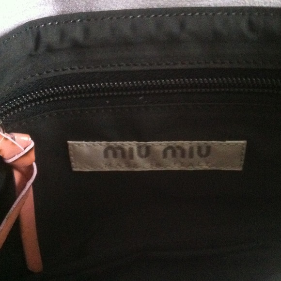 Pending - MIU MIU Handbag/Clutch - Rare & Vintage! - Picture 4 of 4