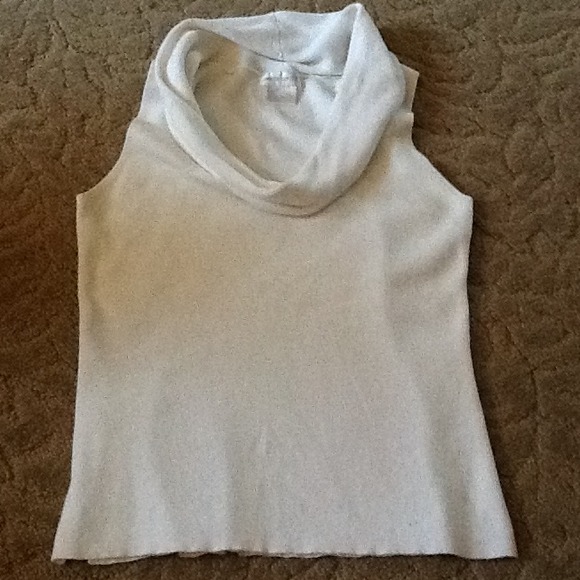🎀✨✨✨SOLD✨ ✨✨Neck Sleeveless Sweater Shirt🎀
