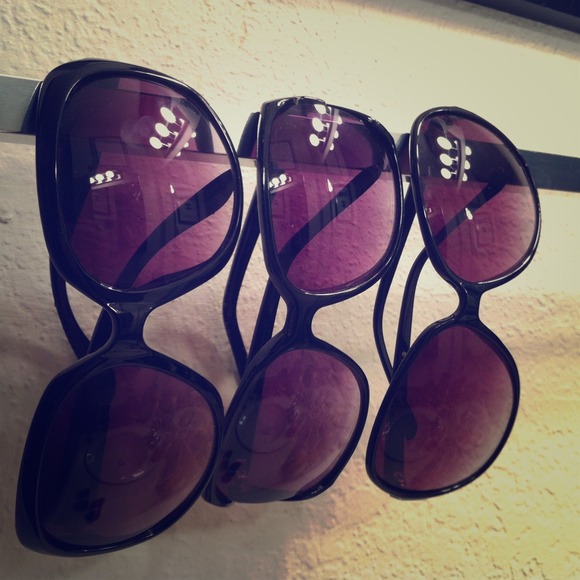 SOLD AS BUNDLE Set of three black sunglasses