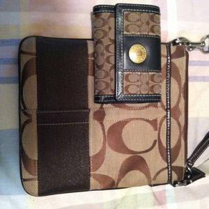 Authentic Coach Cross over with wallet
