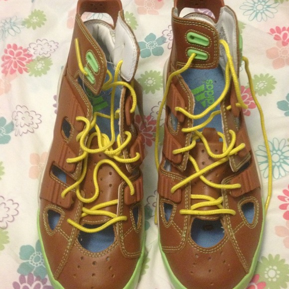 RESERVED.   JUST REDUCED Men's  Adidas size 9