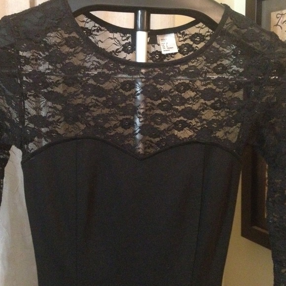 ✨SOLD IN BUNDLE✨ - Picture 2 of 2