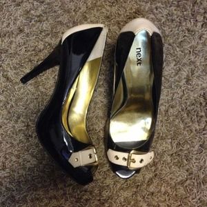 High heel peep toe with gold buckle. Never worn!