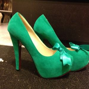 ❗Traded❗Brand new! Apple green, red bottom pumps