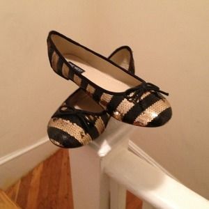 NEW IN BOX Sequined Black & Gold Nine West Flats