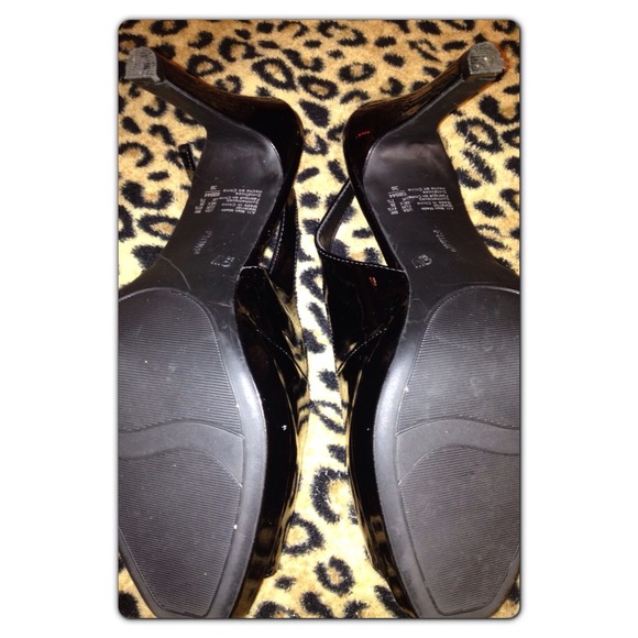 SOLD--Patent Leather Like New SIZE 9Wide Heels - Picture 3 of 4
