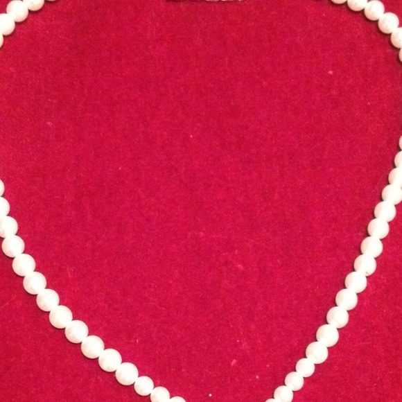 Costume Pearl and tear drop diamond necklace