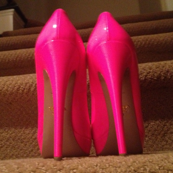PRADA hot pink (I do have the box and silk bag) - Picture 2 of 4