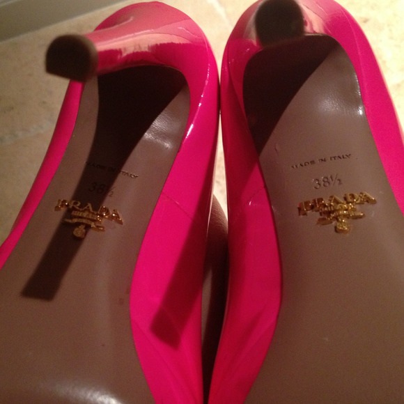 PRADA hot pink (I do have the box and silk bag) - Picture 4 of 4