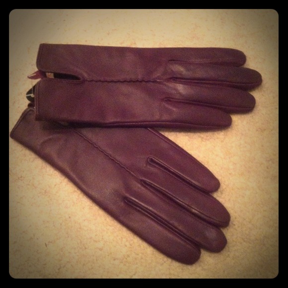 💥SOLD💥Plum Leather Gloves